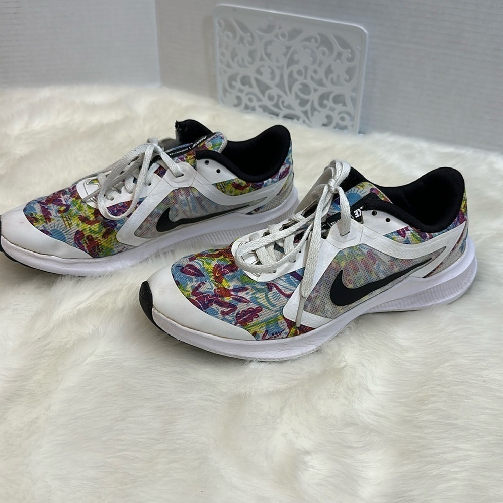 Nike downshifter running shoe US 4.5 Y